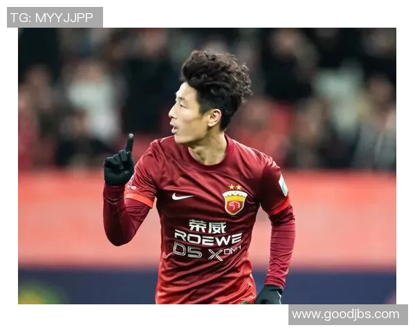 武磊表现出色，上海上港再次夺得中超冠军，球迷狂欢庆祝胜利